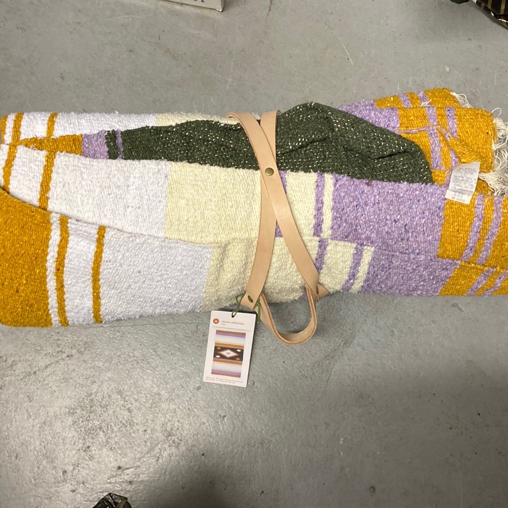 NWT Made trade Tierra blanket